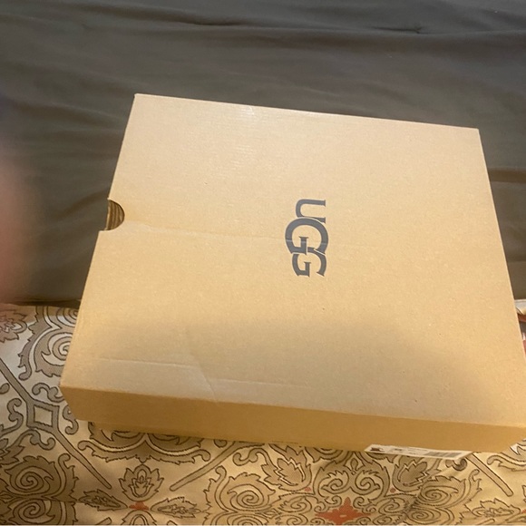 Kids unisex Ugg Tall boots - Picture 1 of 3